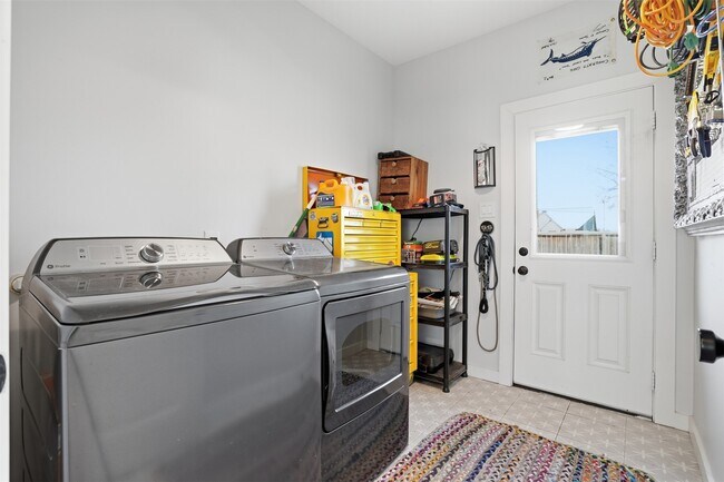 Building Photo - 2613 Lorraine St