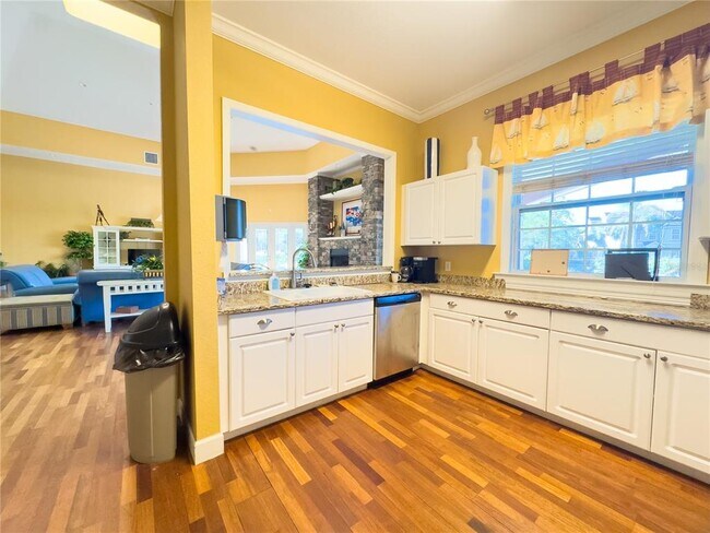 Building Photo - 5521 Rosehill Rd