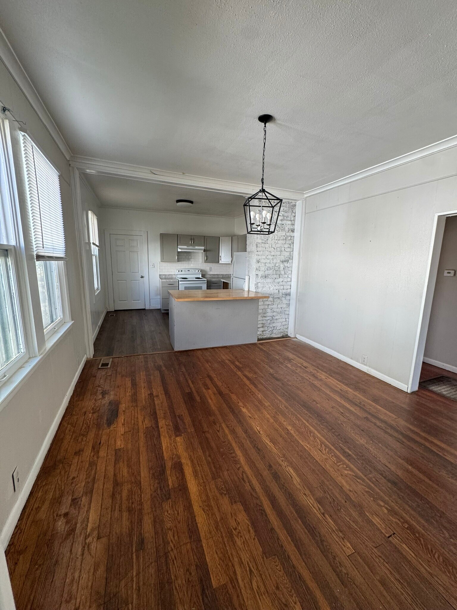 Building Photo - 7123 3rd Ave S