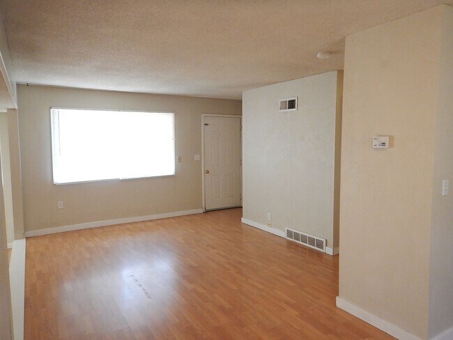Building Photo - 3 Bed, 1 Bath House Near Heart of Prinevil...