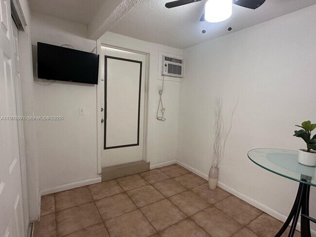 Building Photo - 2019 Fletcher St