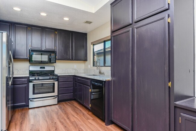 Building Photo - Remodeled Home in Cimarron with Amazing Vi...