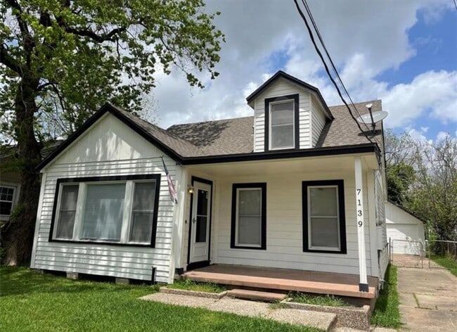 Building Photo - 7139 Linden St
