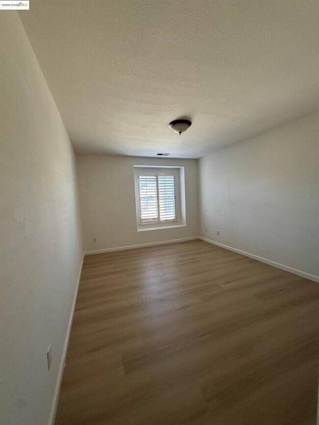 Building Photo - 4558 Mirror Ct