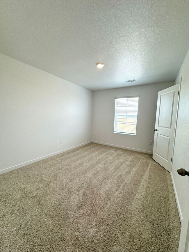 Building Photo - Built in 2024! 5 bedroom 3 Bath House in W...