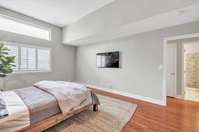 Building Photo - 170 Forest St