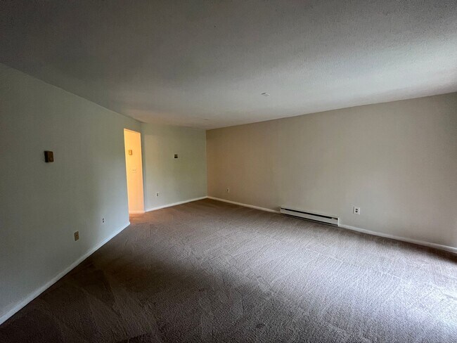 Building Photo - Multi Level One Bedroom Condo Near Blue Ba...