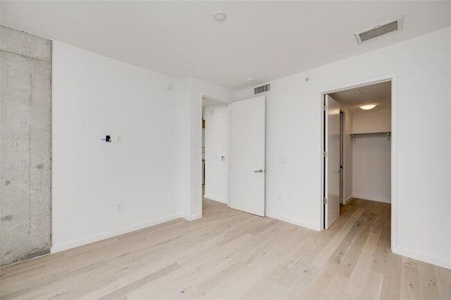 Building Photo - 313 W 17th St
