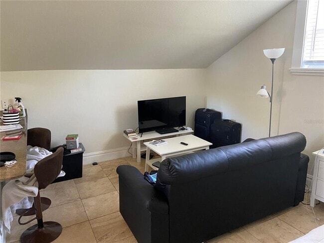 Building Photo - 1101 W De Leon St