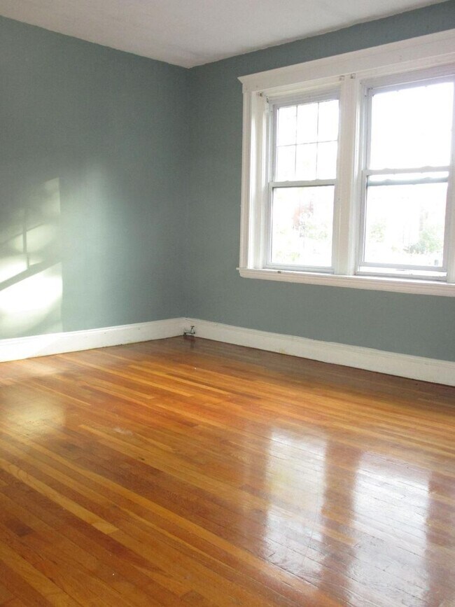 Building Photo - No brokers Fee, No Security Deposit, Heat, Hot Water Included, Steps from the T Stop