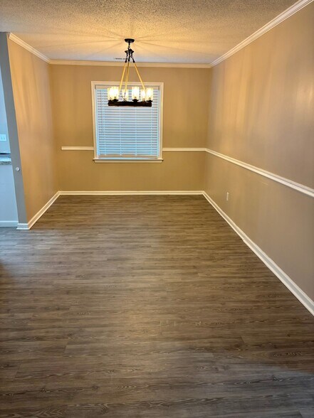 Building Photo - 548 Kenton Dr