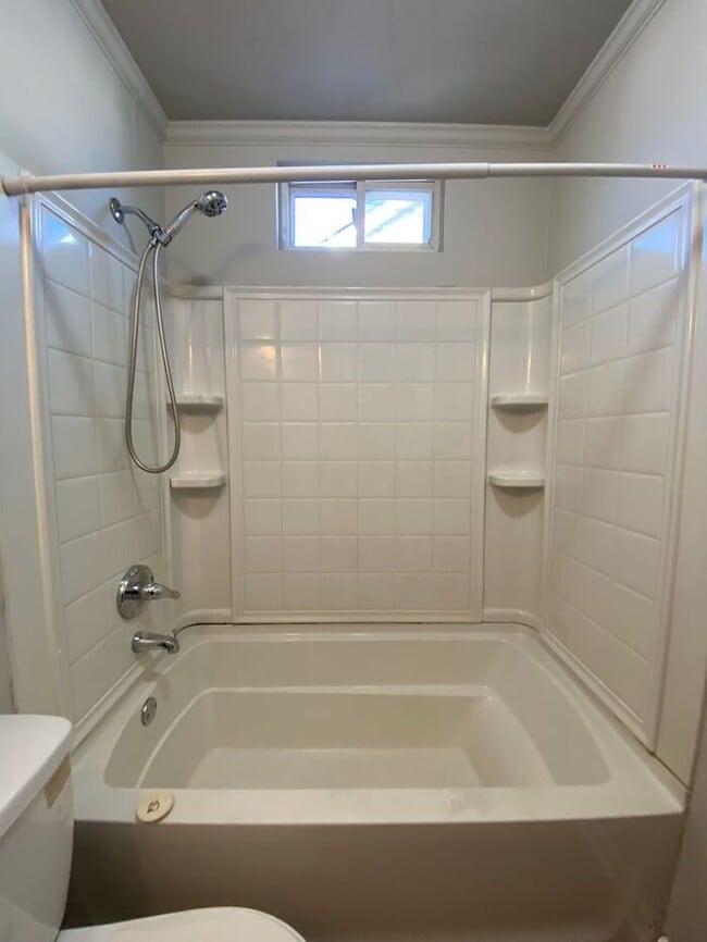 Building Photo - 1 Bedroom Renovated Duplex Unit - Great Location, Backyard