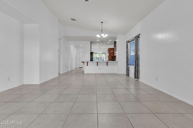 Building Photo - 2354 E Bellerive Dr