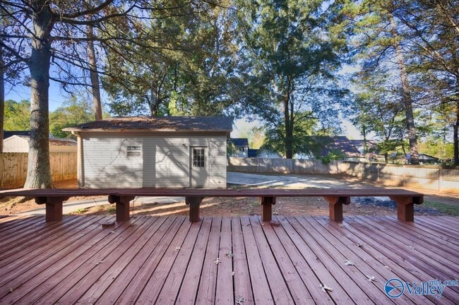 Building Photo - 404 Cloverleaf Dr