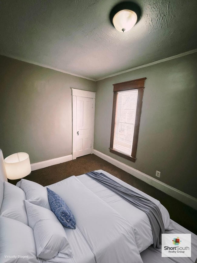 Building Photo - Updated Duplex 4 bed 2 bath on the NW Side