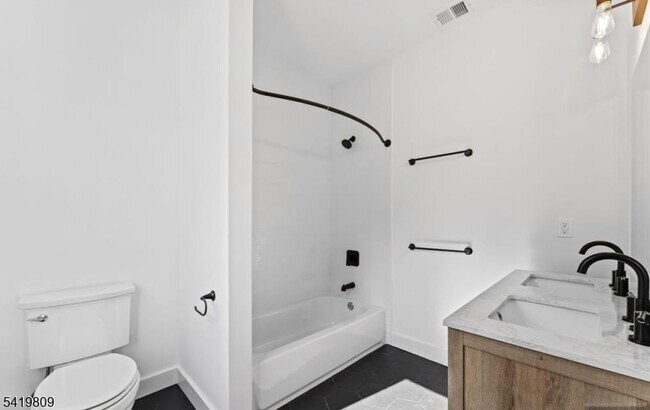 Building Photo - 246 Cortlandt St