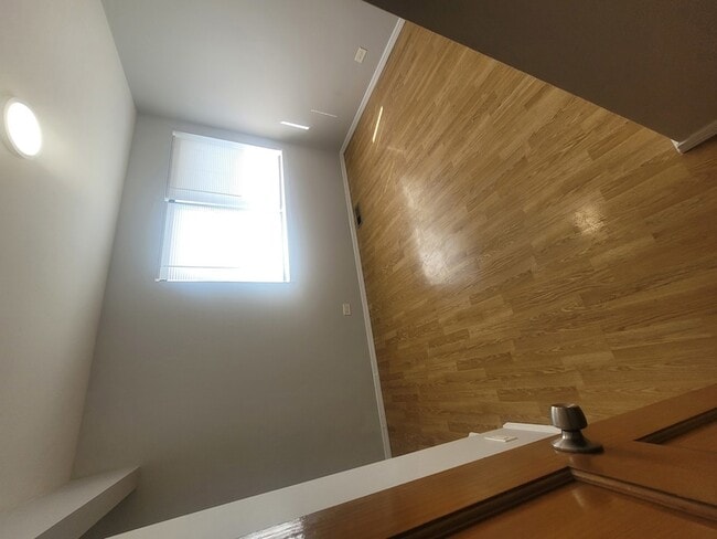 Building Photo - 2 Tower Ct