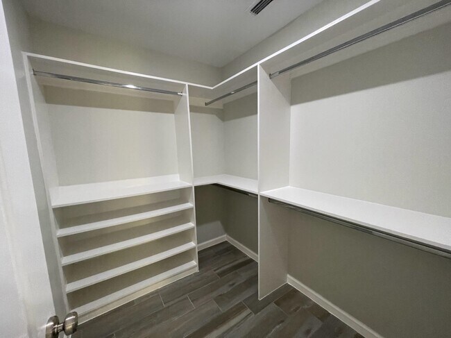 Building Photo - 5527 Conroe St