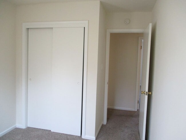 Building Photo - 3BR Townhome in Northampton School District