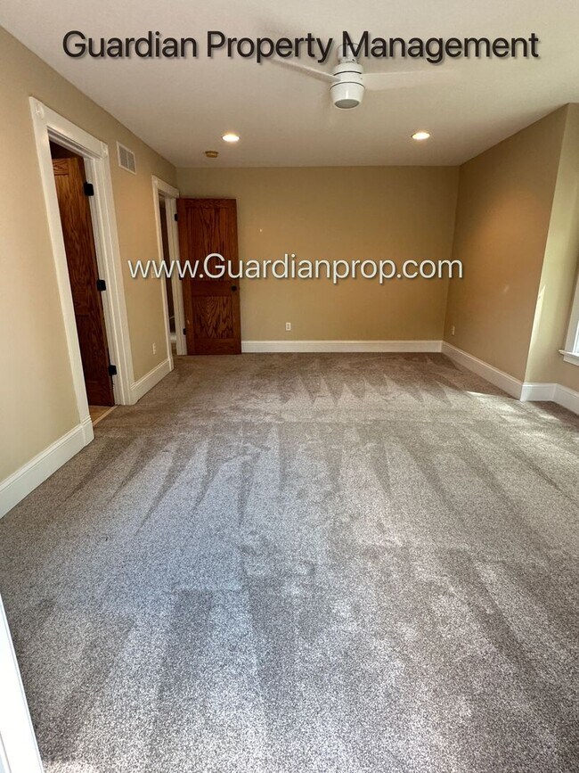 Building Photo - Downtown Hopkins SFH, Fenced Yard, Patio, Spacious Primary, 4 Car Detached Garage