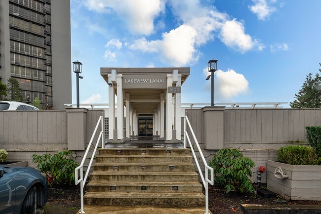 Building Photo - 1600 43rd Ave E