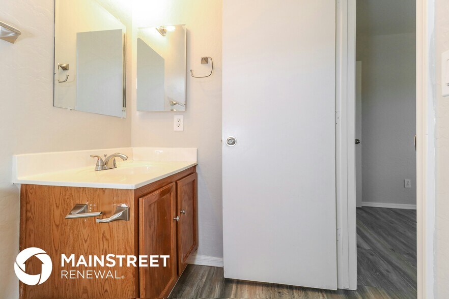 Building Photo - 11825 W Altadena Ave