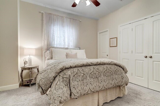 Building Photo - 5805 Larkin St