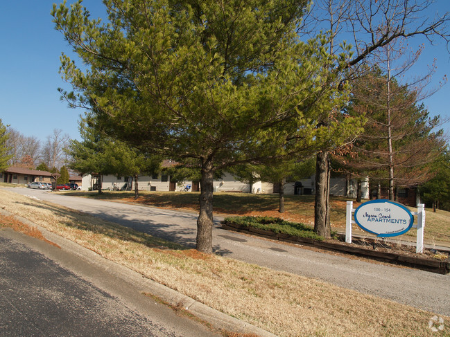 Primary Photo - Mason Court Apartments