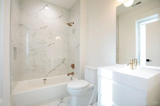 Building Photo - 1325 Knowlton St