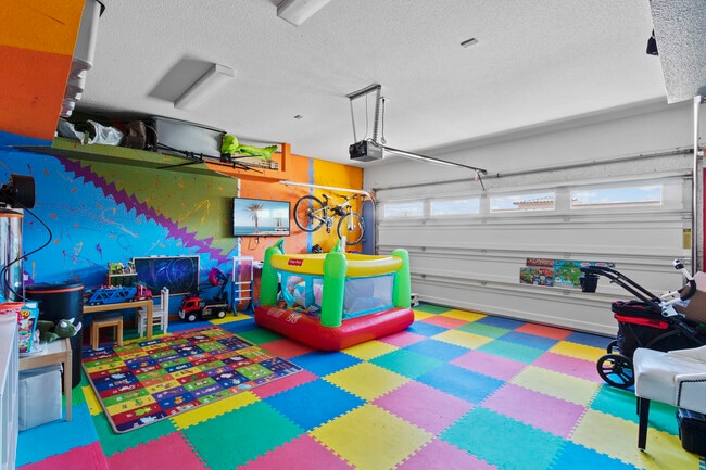 Building Photo - 7242 Canyon Wren Ave