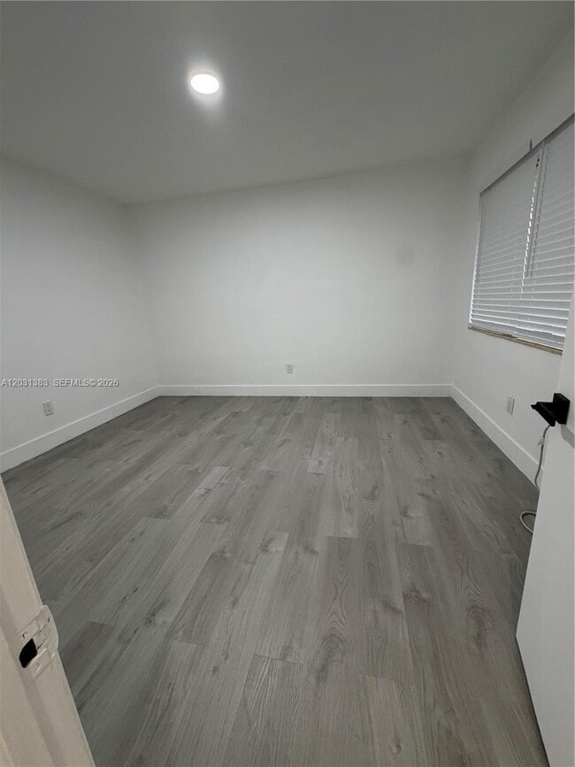 Building Photo - 324 Surfside Blvd