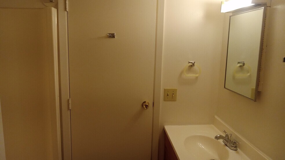 Building Photo - 8045 Pippin Rd