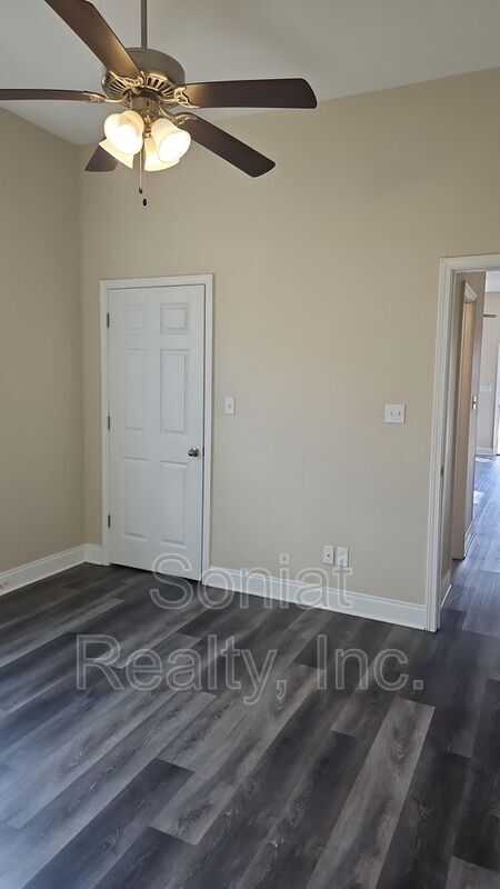Building Photo - 2413 S Johnson St