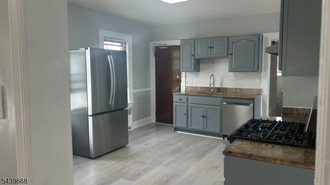 Building Photo - 73 Lakewood Terrace