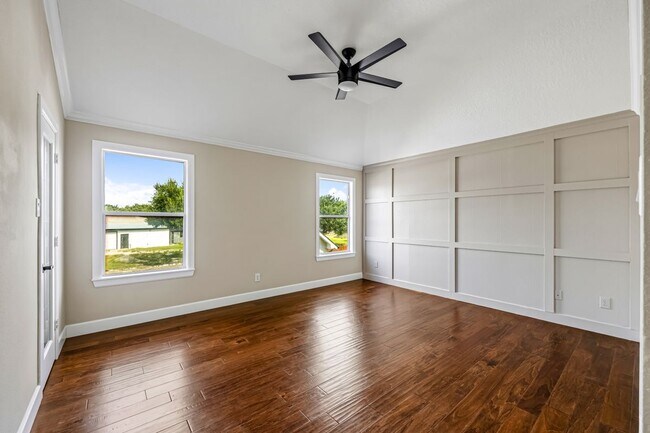 Building Photo - 5703 Basswood Dale Dr