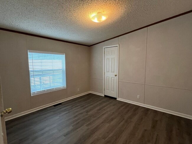 Building Photo - Cedar Lane