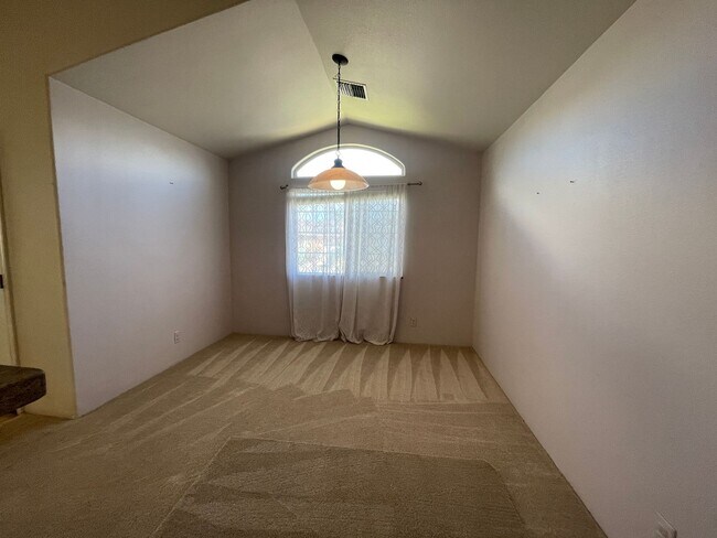 Building Photo - Kihei Three Bedroom