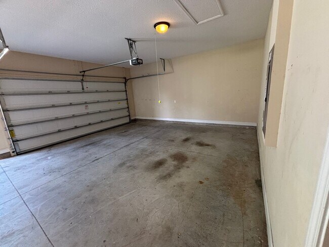 Building Photo - Spacious 4BR/3BA Home with 3-Car Garage, Bonus Office & Covered Patio in St Johns!