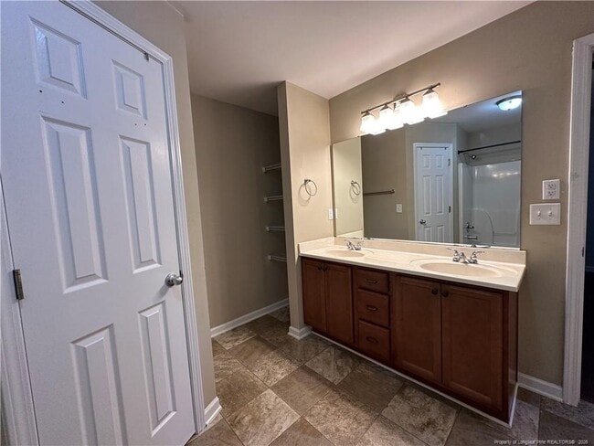 Building Photo - 20 Old English Ln