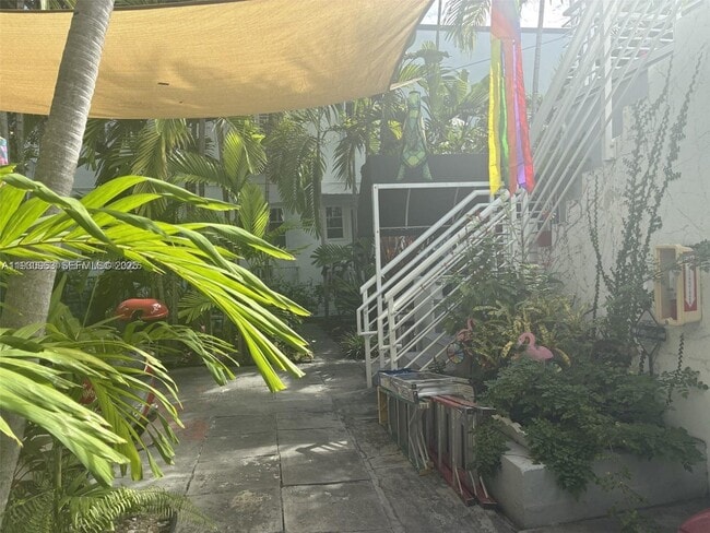 Building Photo - 2469 Flamingo Pl