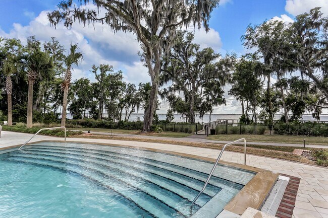 Building Photo - 579 Meadow Creek Dr