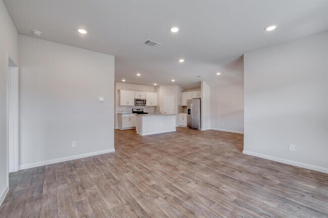 Building Photo - 109 Bethpage Dr