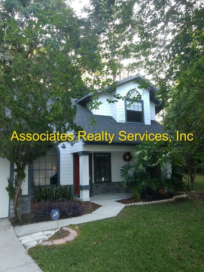 Primary Photo - Cute Cottage Home on Cul-de-Sac!!