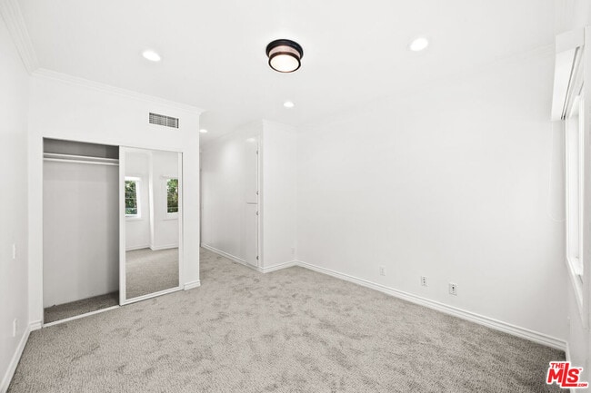 Building Photo - 502 Smithwood Dr