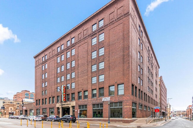 Building Photo - 606 N Washington Ave