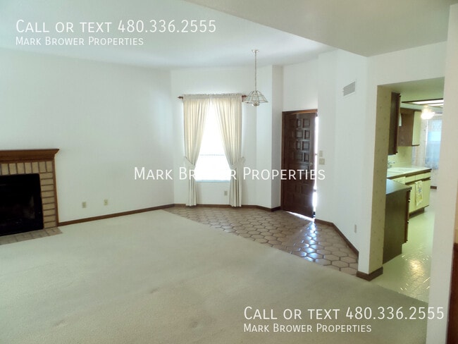 Building Photo - 2175 E Loma Vista Dr