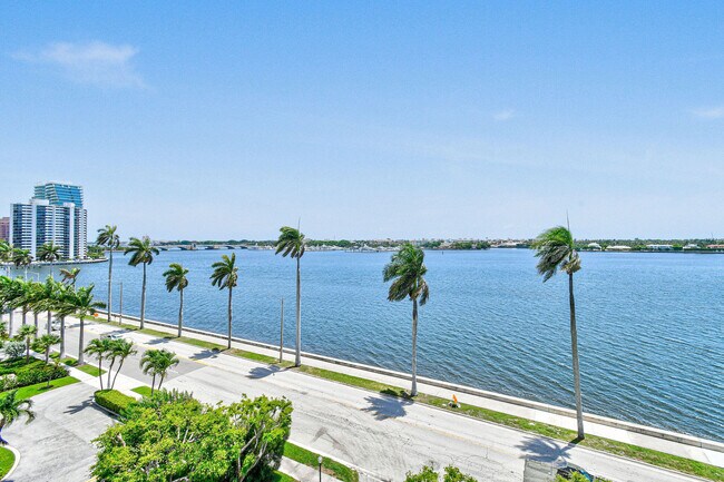 Building Photo - 1701 S Flagler Dr