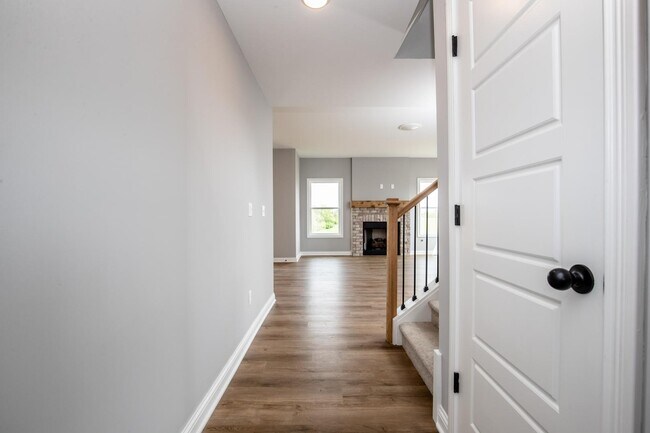 Building Photo - 693 Shaker Dr
