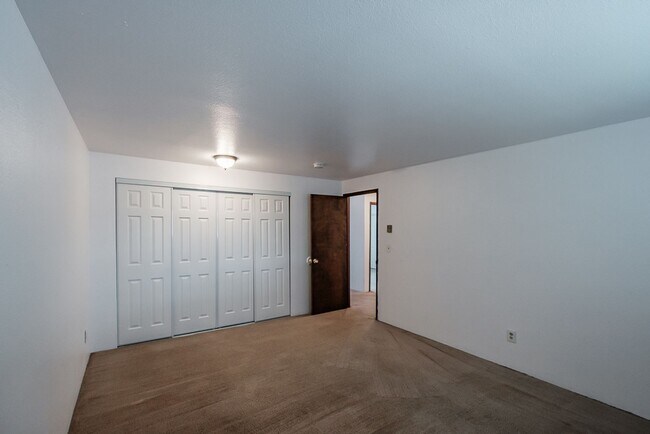 Building Photo - 415-01 Krasilovsky