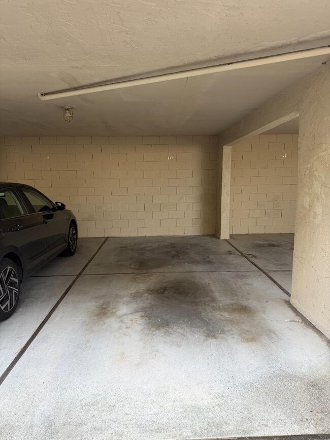 Building Photo - 190 Eastmoor Ave